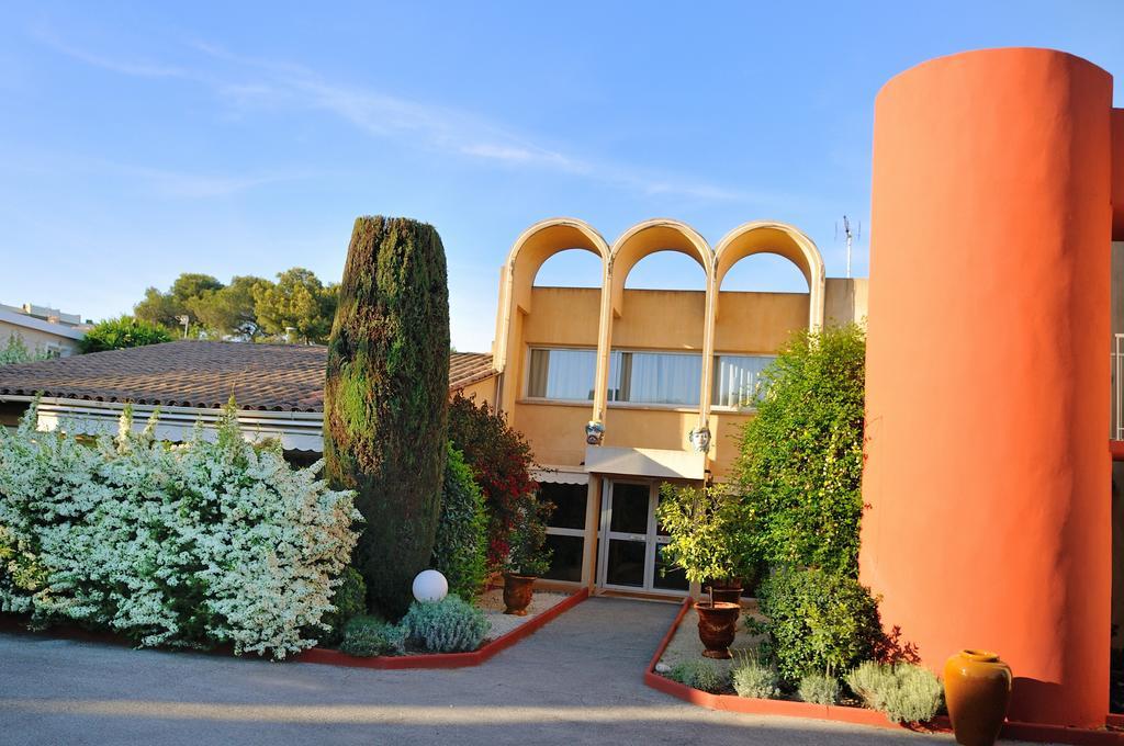 Hotel Le Galoubet Villeneuve-Loubet Exterior foto