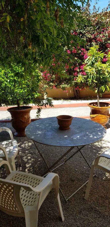 Hotel Le Galoubet Villeneuve-Loubet Exterior foto